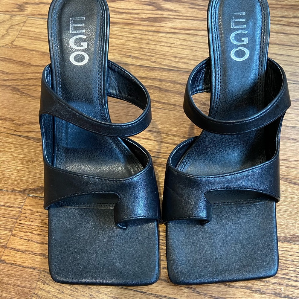 Black Heel sz 9 with 3.5” heel. Square toe slipon
